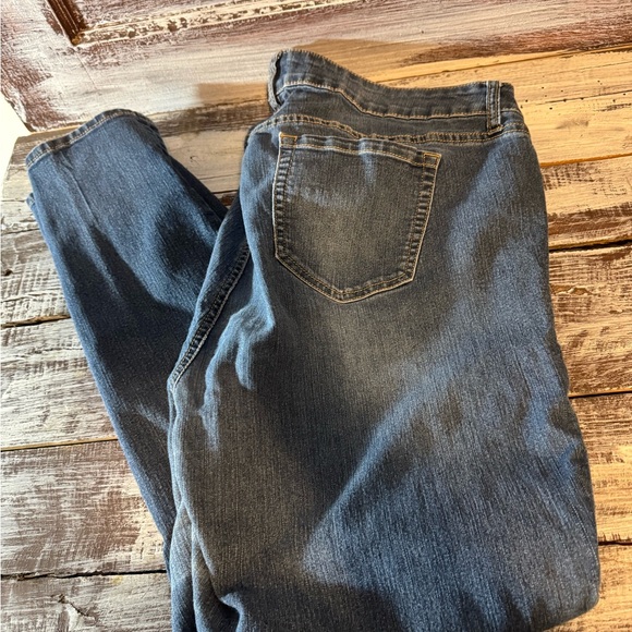 Sold - Picture 3 of 3